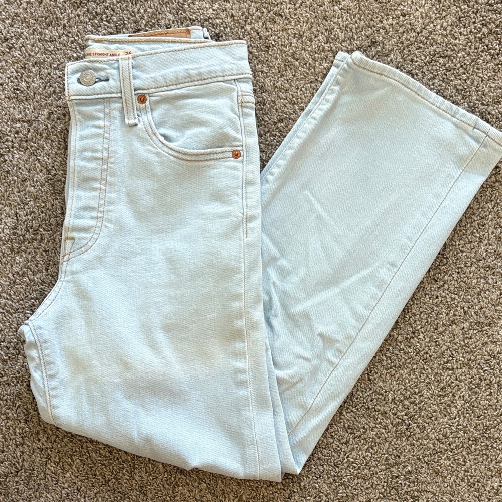 Levi’s Ribcage Straight Ankle Jeans